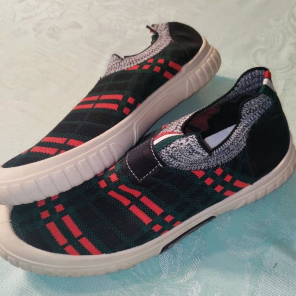 Men's red/black plaid slip on tennis shoes casual sz 44 (11)